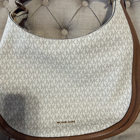 MK Handbag - Picture 4 of 6